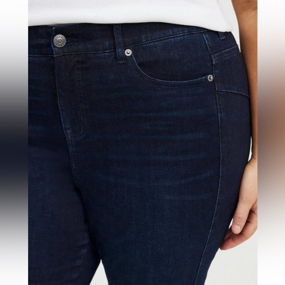 NWOT Torrid Bombshell Skinny Jeans - Picture 3 of 8